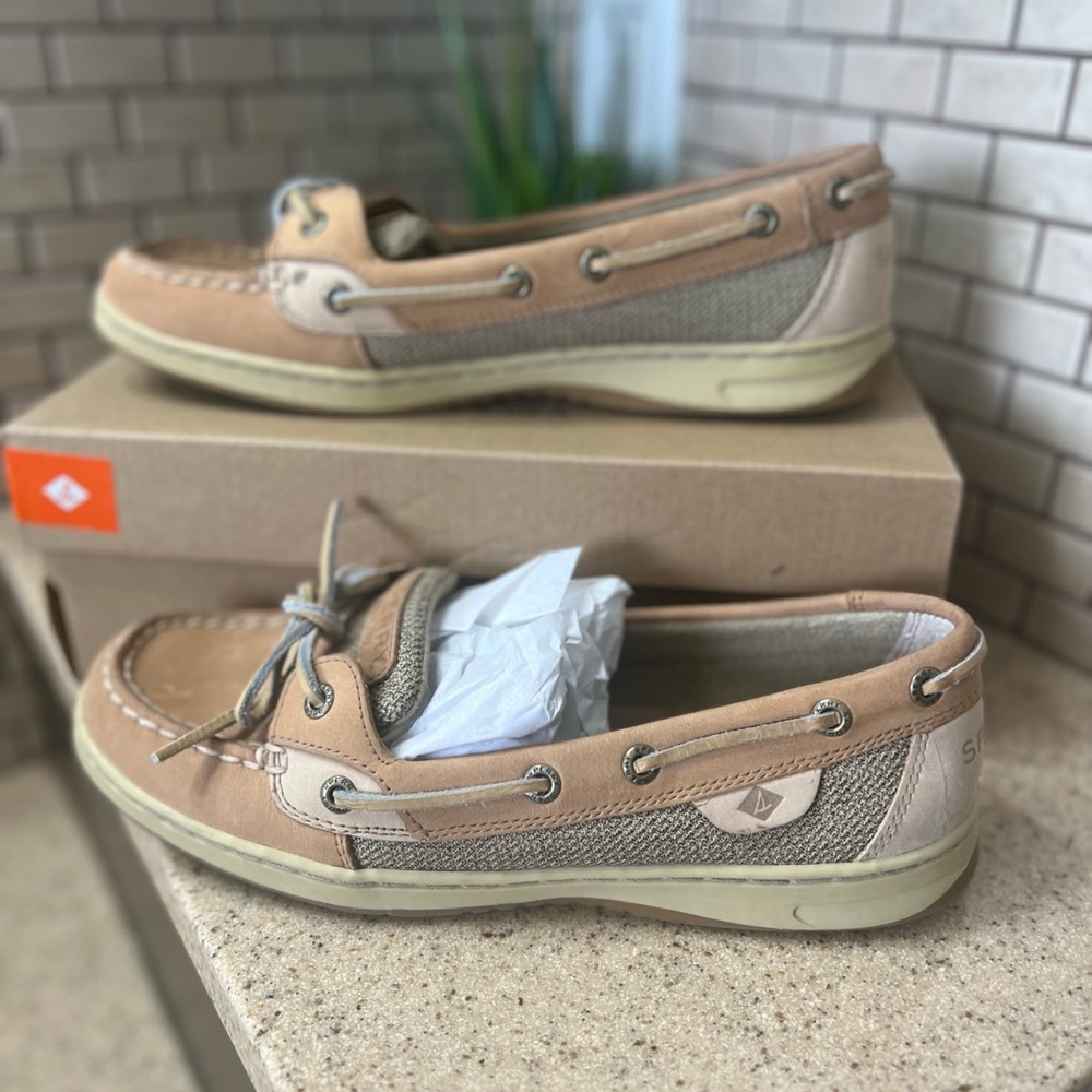 Near new tan Sperrys - size 8.5